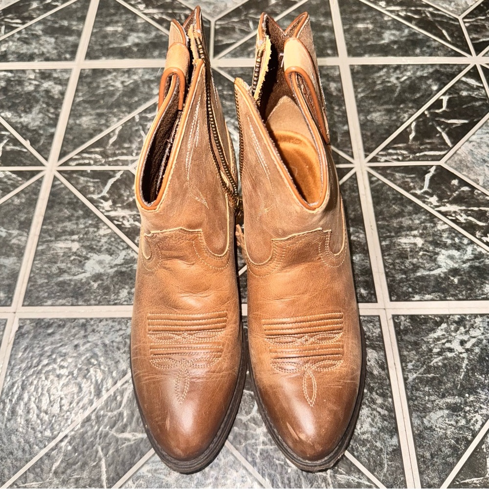 ARIAT WOMEN'S DARLIN WESTERN BOOTS - ROUND TOE